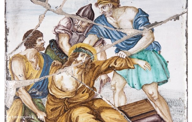 Via Crucis, Stazione 10 - Gesù è spogliato delle vesti