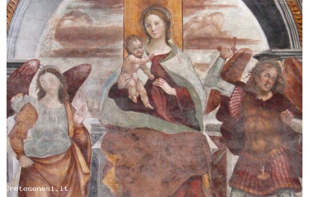 Affresco di Madonna col Bambino e gli Arcangeli