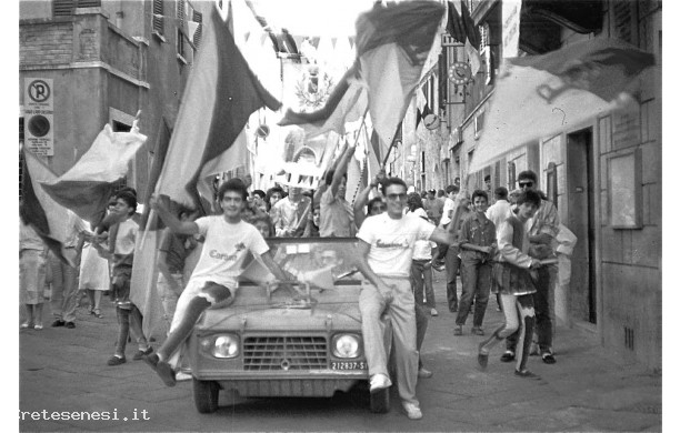 1986 – Corteo della vittoria della Corona lungo il Corso Matteotti