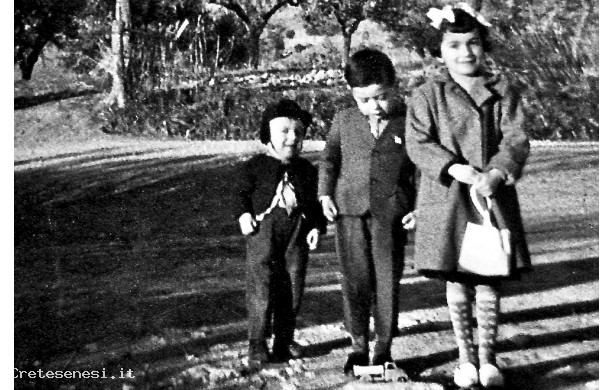 1958, 18 Gennaio - I Ciacci con i vestiti della festa