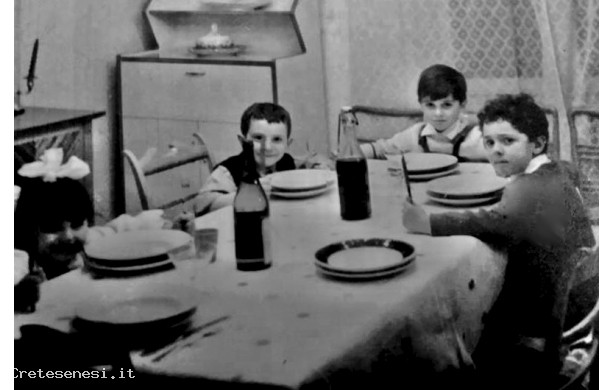 1965, mese di Maggio - Festa di compleanno in casa con gli amici