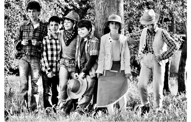 2013, Sabato 1 Giugno - Ragazzini vestiti da campagnoli