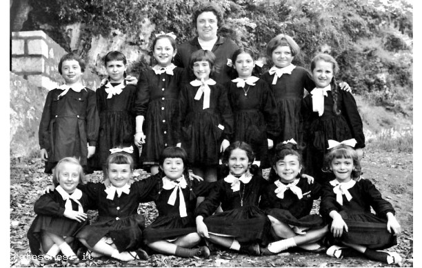 1963, Giugno - Terza Elementare Femminile
