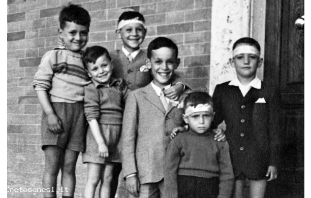 1950 - Gruppo di amici il giorno della Cresima a Serre
