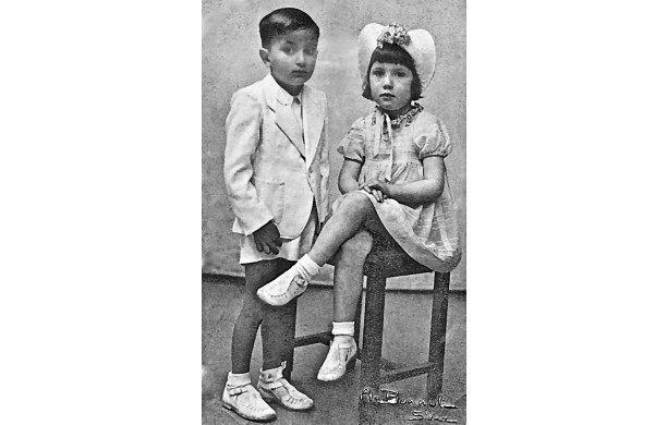 1943 - Bambini in posa dal fotografo