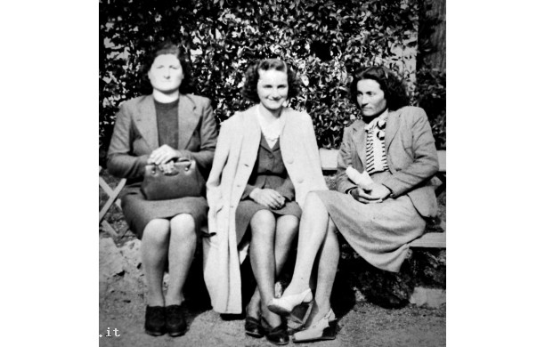 1941? - Tre amiche che vivono vicino al paese