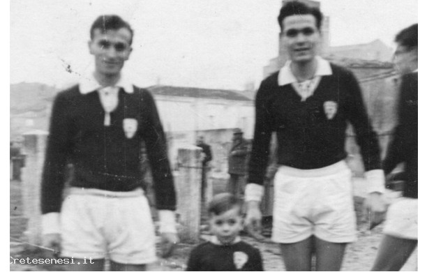 1954 - l'aspirante calciatore e i suoi padrini