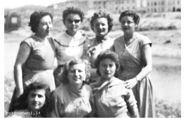 1954? - Sei ragazze a scuola di sartoria