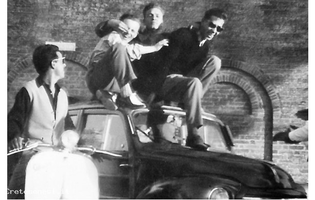 1956 - Voglia di far baldoria fra giovani amici
