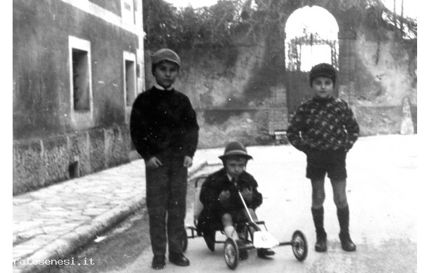 1965 - i bimbi di via Mameli