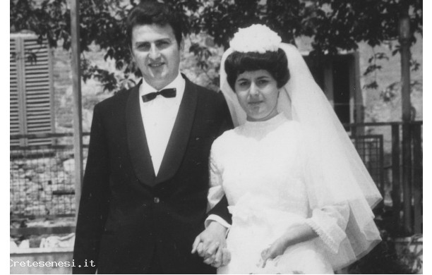 1968, Luned 29 Aprile - Giovanni Tozzi e Anna nel giardino del Cannelli