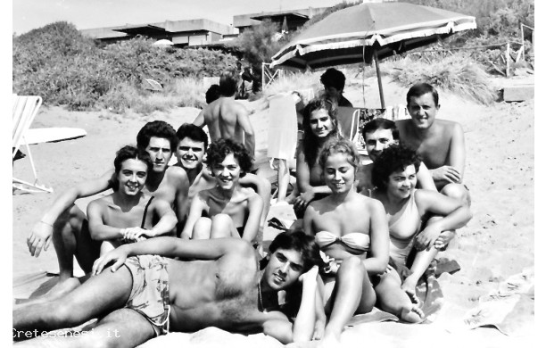 1979 - Una sera con gli amici al mar .......