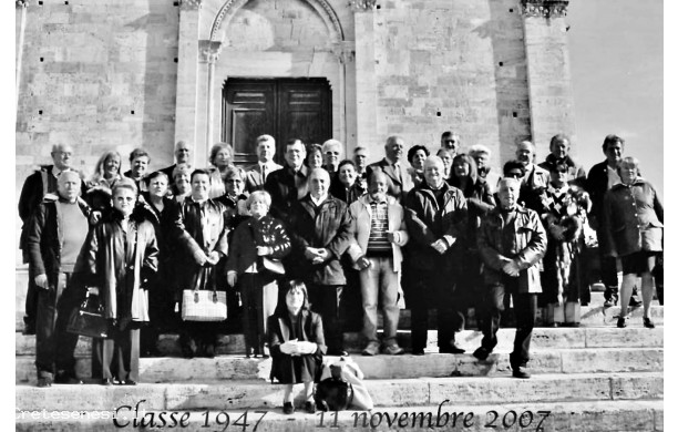2007, Domenica 11 Novembre - I Sessantenni sulle scale della Collegiata