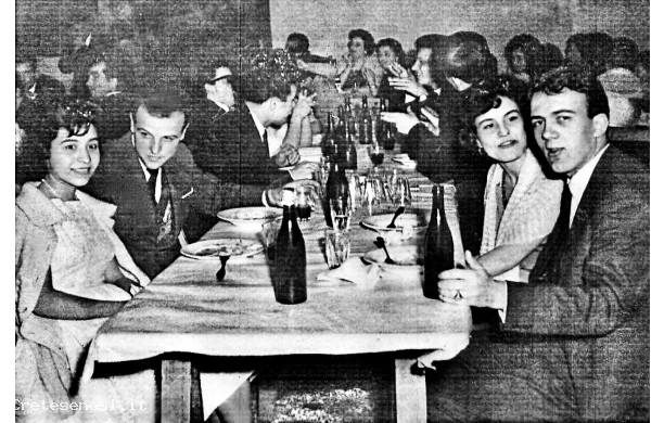 1963 - Sguardi significativi al cenone di Carnevale