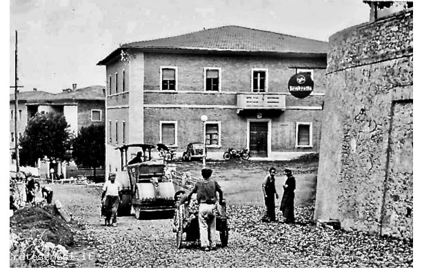 1954 - Si asfaltano le strade sterrate