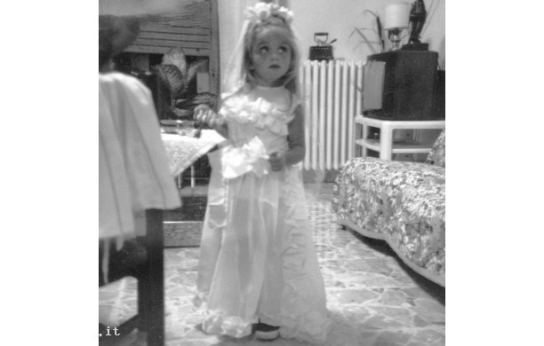 1994 - A sei anni, gi vestita da sposa