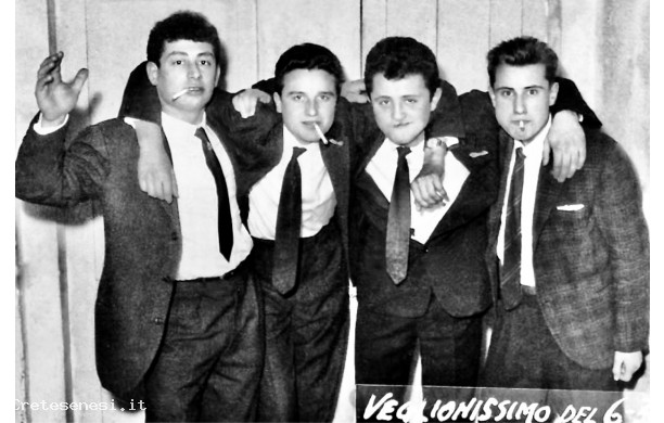 1962, martedì 6 marzo - Amici euforici per l'ultimo di Carnevale