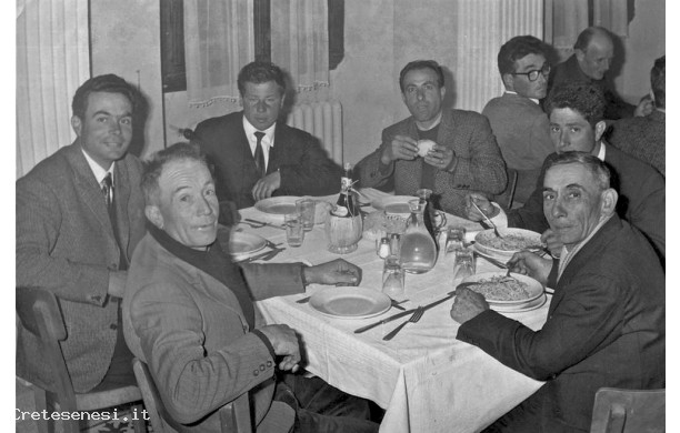 1954 - Braccianti Agricoli a tavola con il sindacato