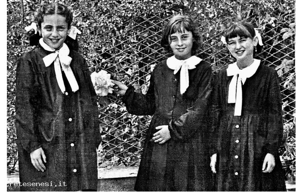 1967? - Tre scolare della scuola Elementare di Asciano Scalo