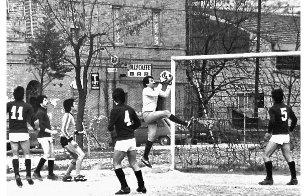 Partita di calcio a Castelnuovo Scalo