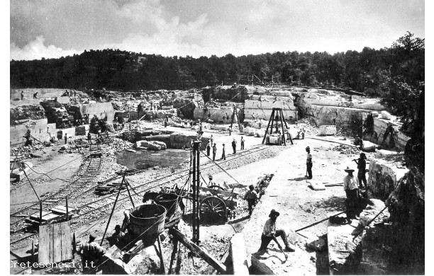 1929 - Grande trincea superficiale per l'estrazione del travertino