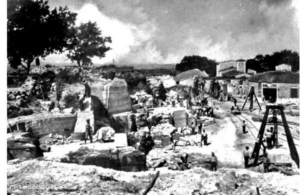 1926 - Panoramica di cava superficiale con sfondo sulle crete