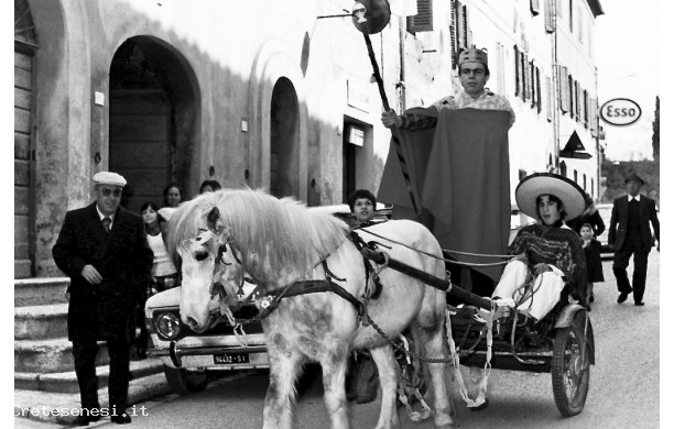 1977 - Il Re del Carnevale sopra il cocchio trainato da un cavallo