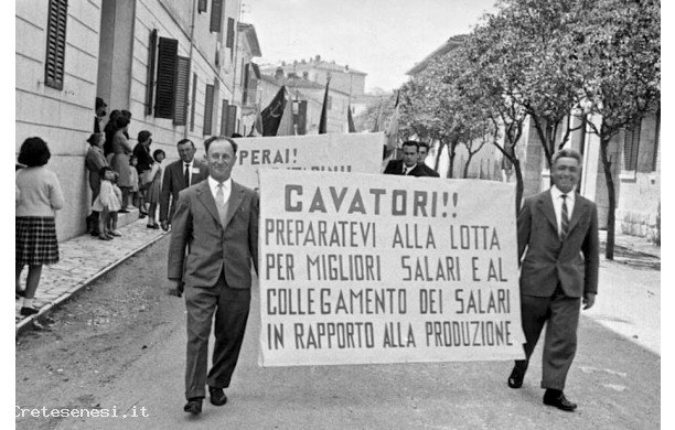 1961 - Il corteo del 1 Maggio sfila in Prato