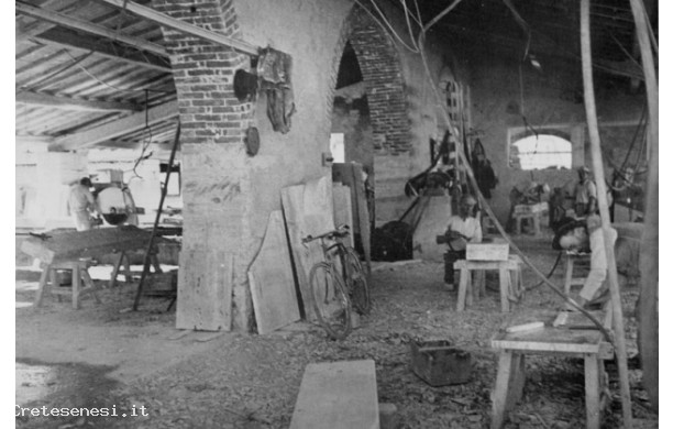 1939 - Lavorazione di travertino sotto un capannone