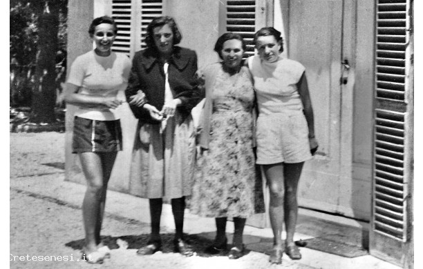 1950 - Giovani citte alla Stazione
