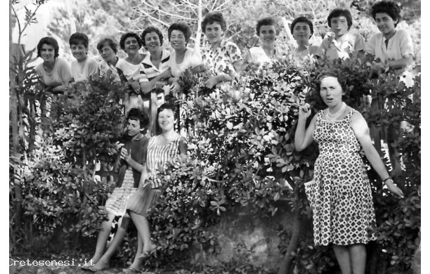 1963? - Quante ragazze rapolanesi tutte insieme!!!