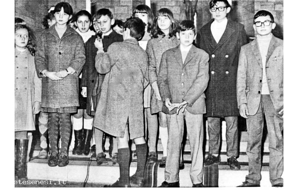 1968 - Recita di ragazzi in chiesa