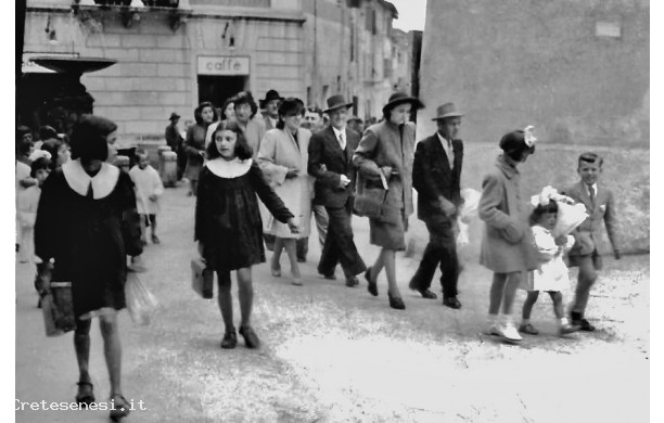 1943, Giovedi 29 Aprile - Corteo matrimoniale diretto alla Collegiata