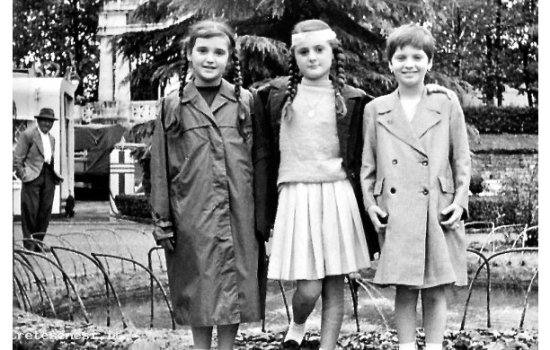 1958 - Beatrice cresimata, con le due cuginette