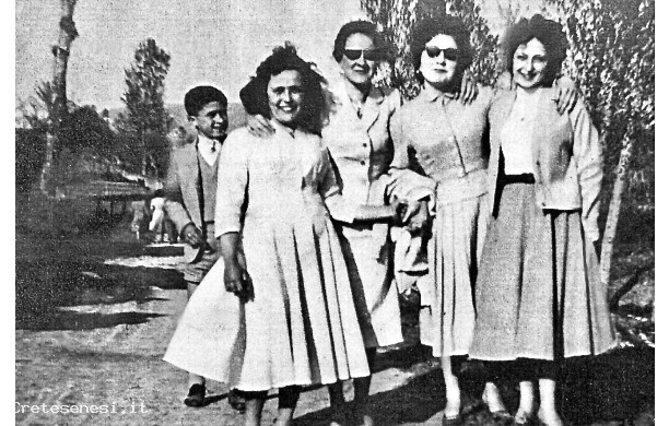 1957 - Claudio Soldati che ammira le belle citte più grandi