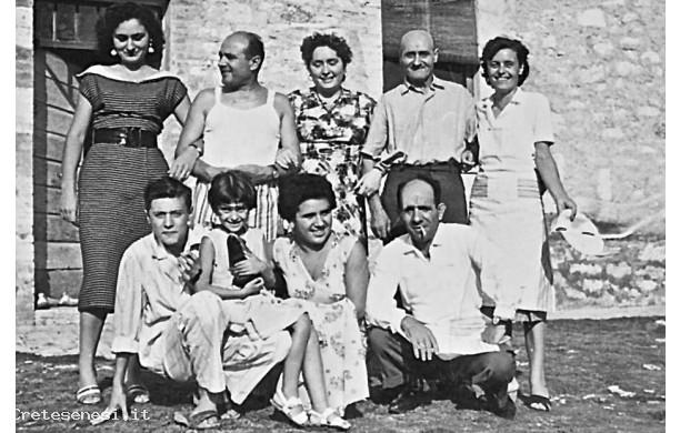 1955 - Foto ricordo per la Cresima di Serenella Cantini
