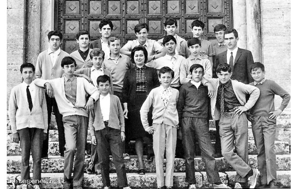 1967 - Terza Media davanti alla chiesa di San Francesco