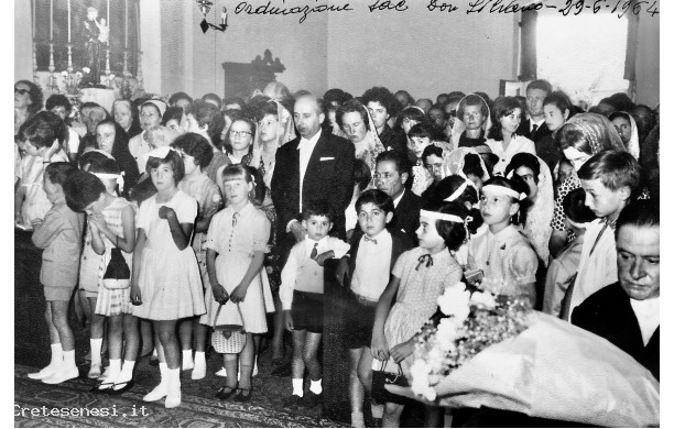1964, Marted 29 Giugno - I partecipanti alla prima Messa di don Silvano