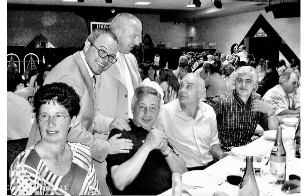 2003- Festa del Donatore: Gruppo di amici a tavola