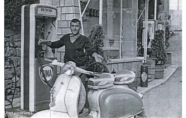 1962 - Sandrino benzinaio fuori porta