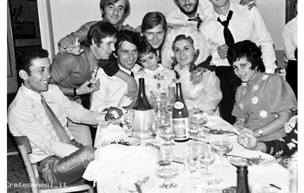 1971 - Sergio e la sposa insieme agli amici