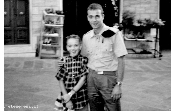 1995 - Zio e nipote in piazza della Basilica