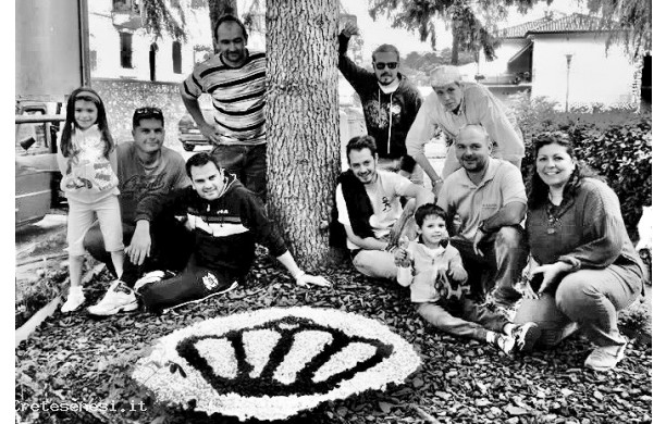 2015, Maggio - La squadra sistemazione aiuole Giardini Pubblici