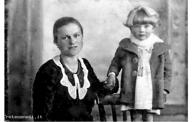 1938 - Mamma e figlia dal Fotografo
