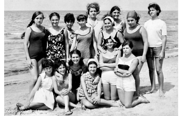 1968 - Tante amiche insieme al mare
