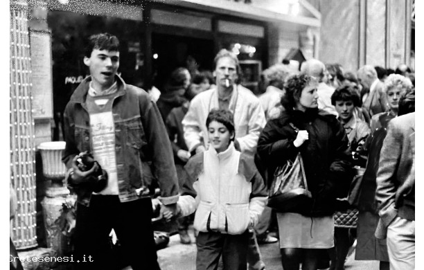 1987 - A spasso per Parigi durante una gita