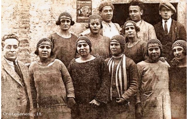 1920 circa - La fabbrica del Panforte ascianese nel borgo di Meio