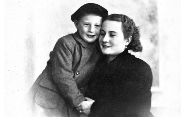 1940? - Un giovane Romano con la mamma