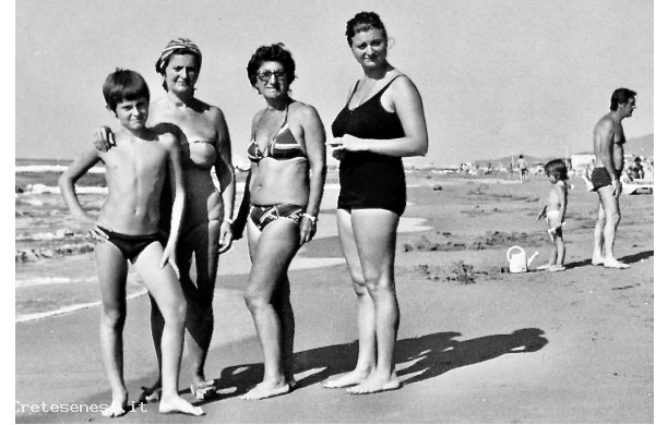 1975, Luglio - Ascianesi a Castiglion della Pescaia