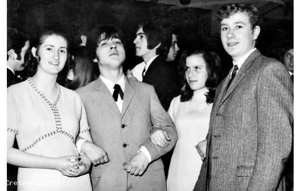 1972 - Amici a ballare al Teatro di Serre a Fine Anno